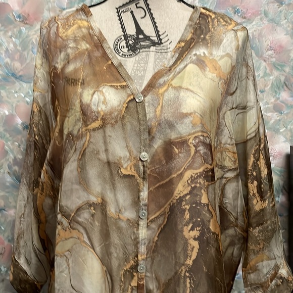 Gisusy Tunic Top - Picture 2 of 4